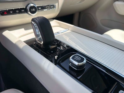 2024 Volvo XC60 Core Dark Theme
