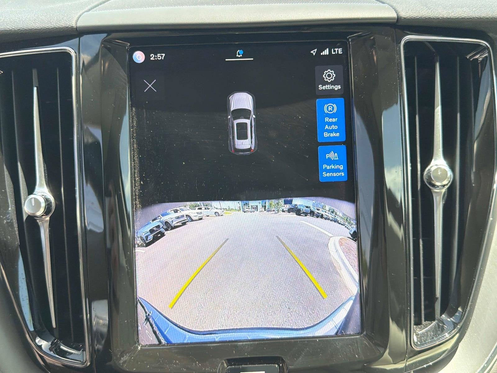 2024 Volvo XC60 Core Dark Theme