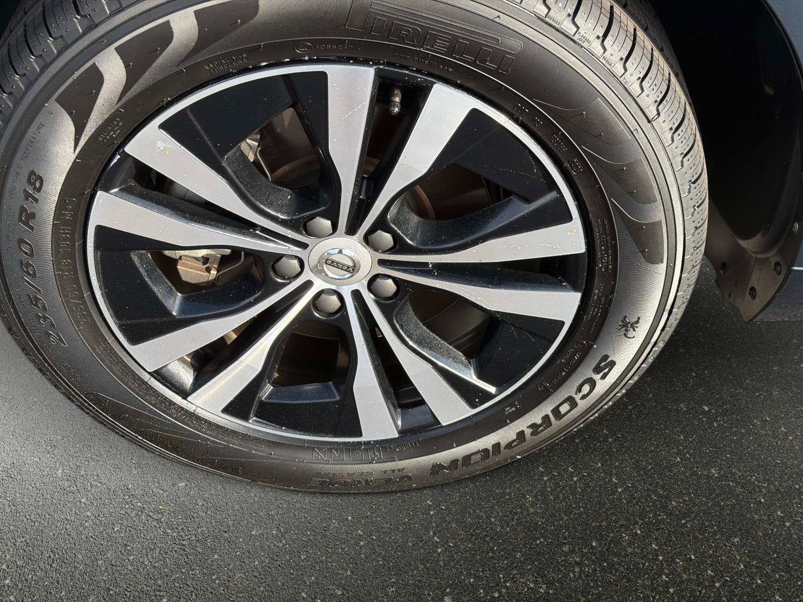2024 Volvo XC60 Core Dark Theme