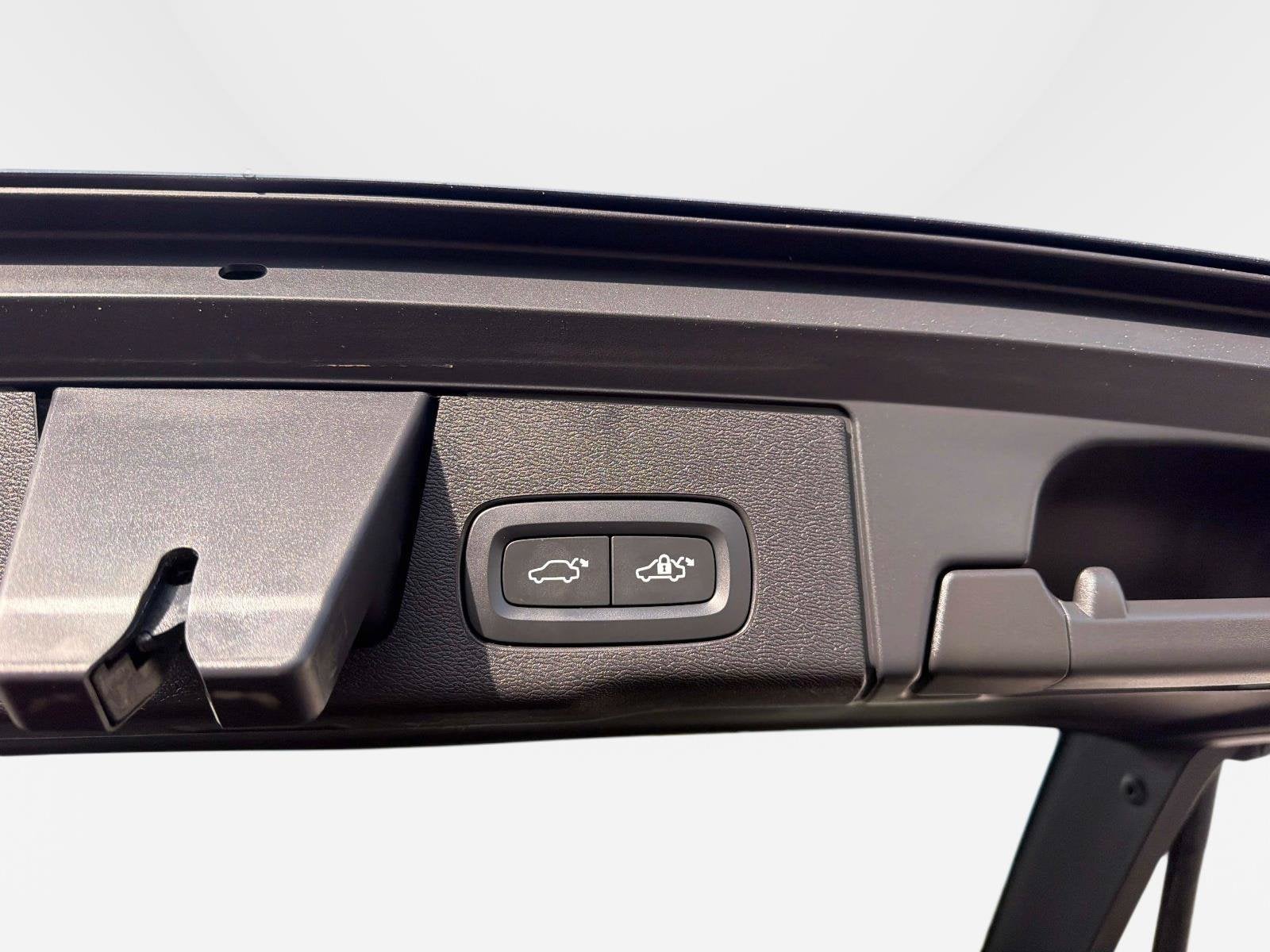 2024 Volvo XC60 Core Dark Theme