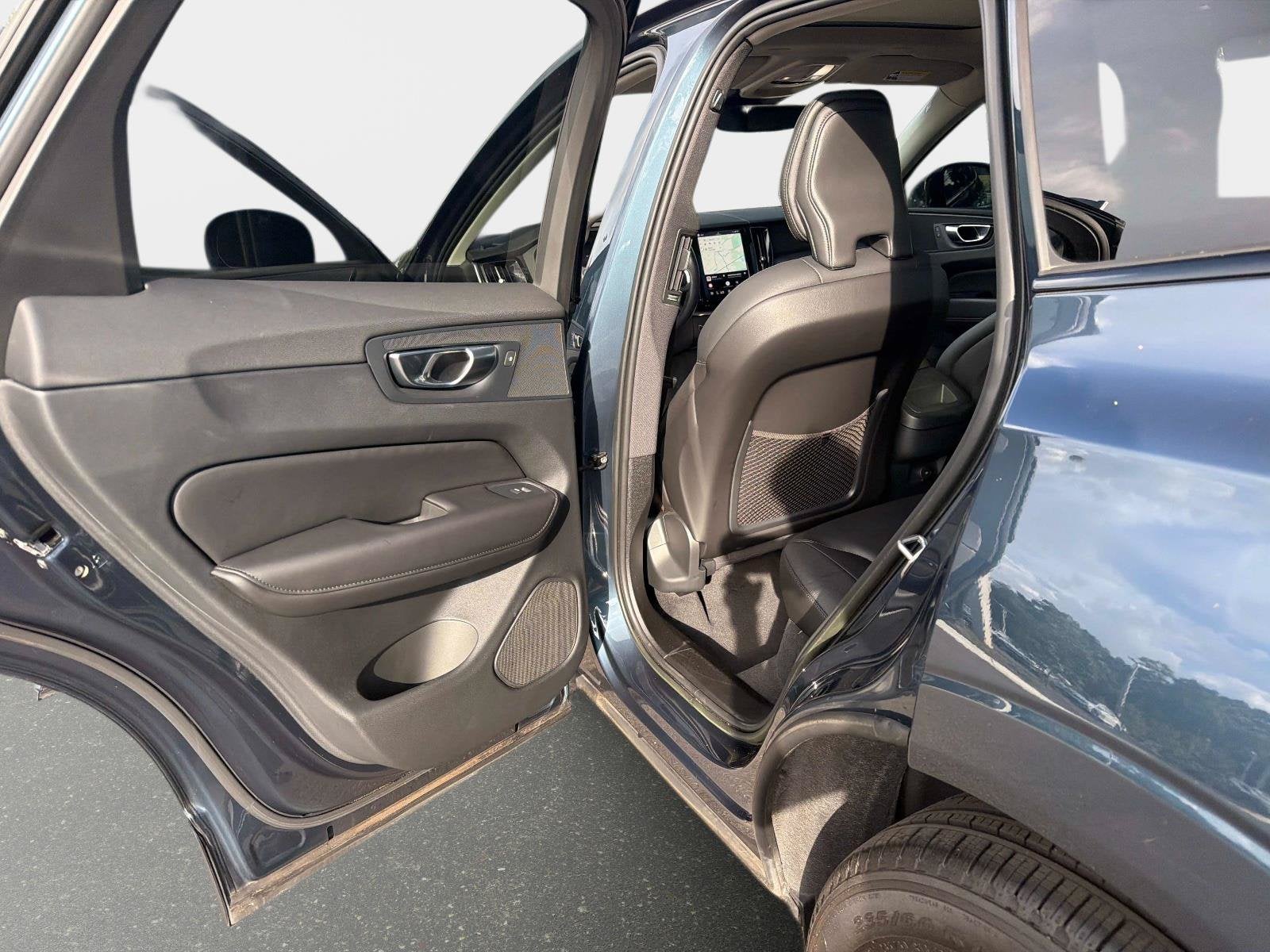 2024 Volvo XC60 Core Dark Theme