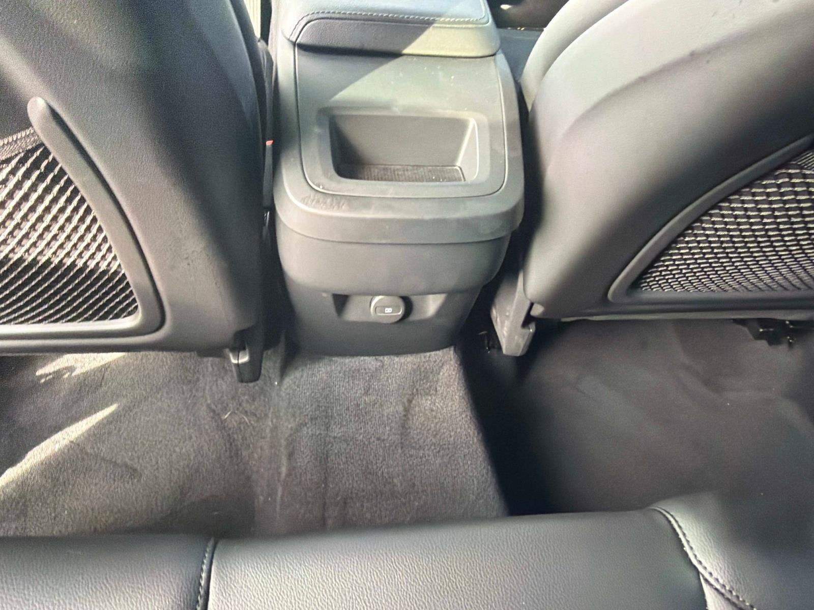 2024 Volvo XC60 Core Dark Theme