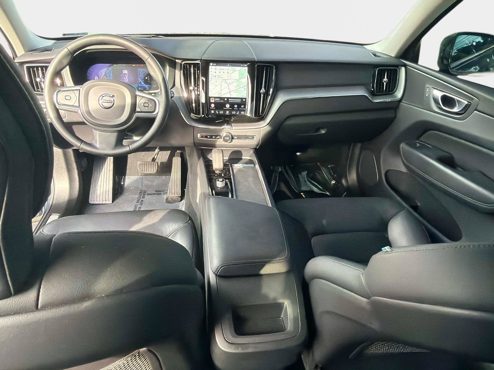 2024 Volvo XC60 Core Dark Theme