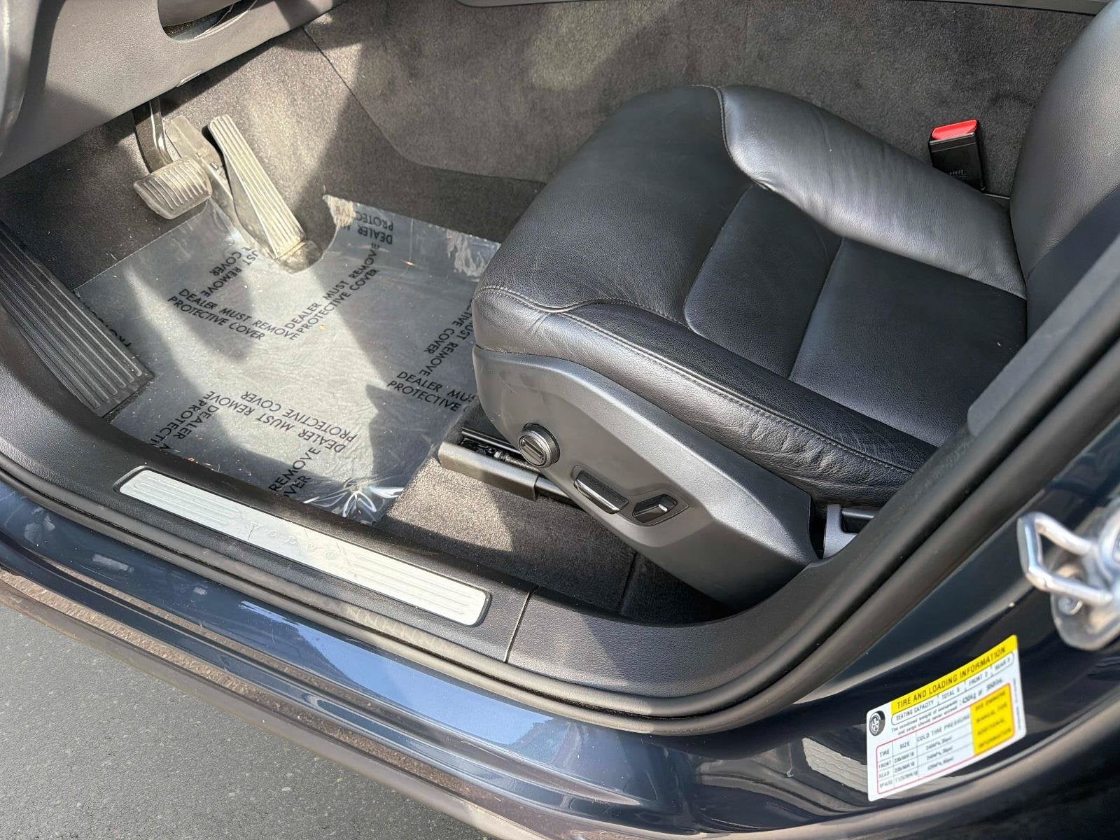 2024 Volvo XC60 Core Dark Theme