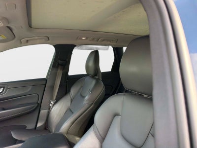 2024 Volvo XC60 Core Dark Theme
