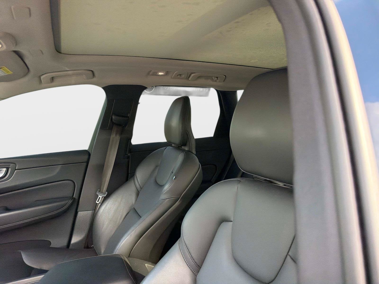 2024 Volvo XC60 Core Dark Theme
