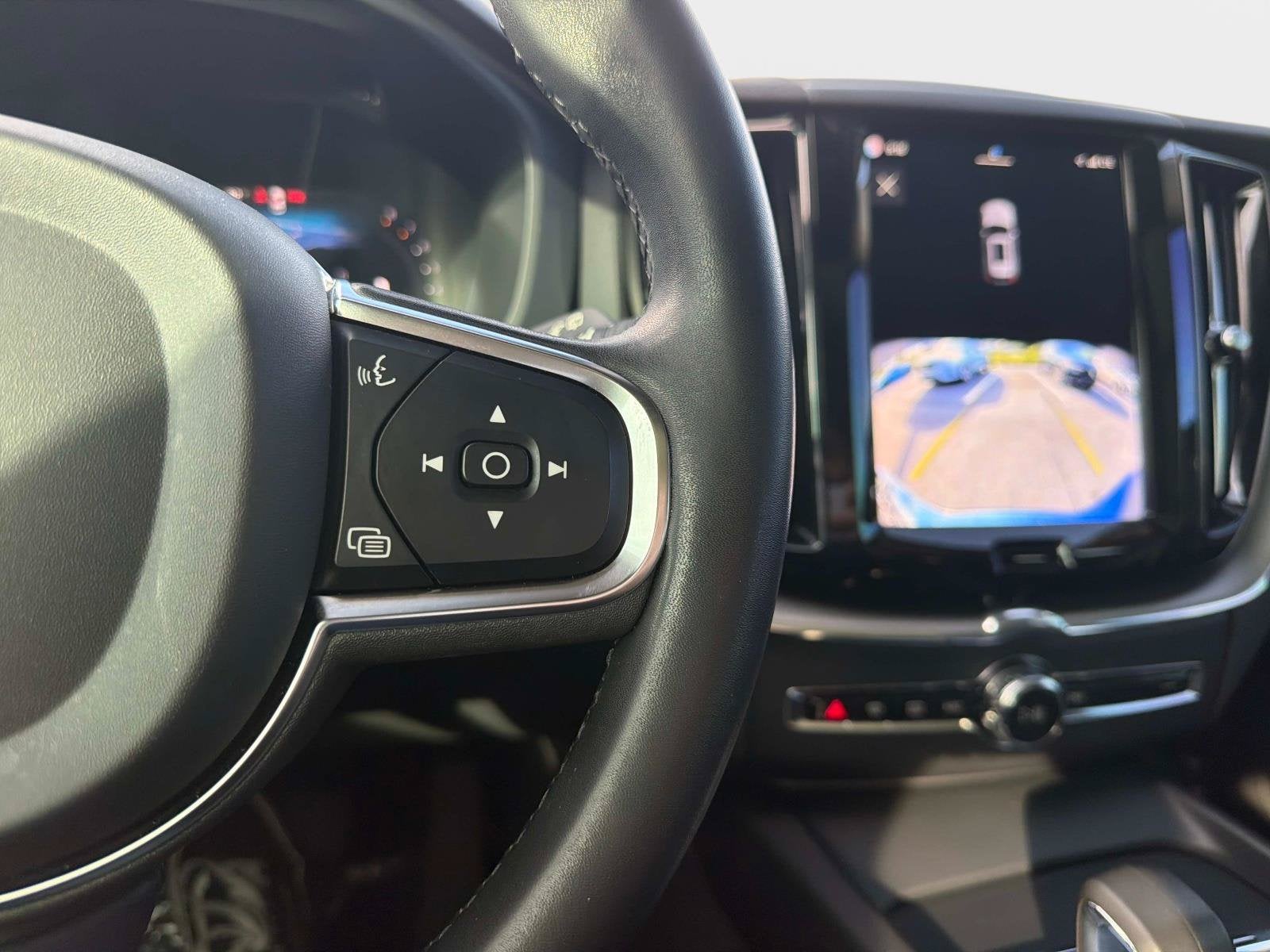 2024 Volvo XC60 Core Dark Theme