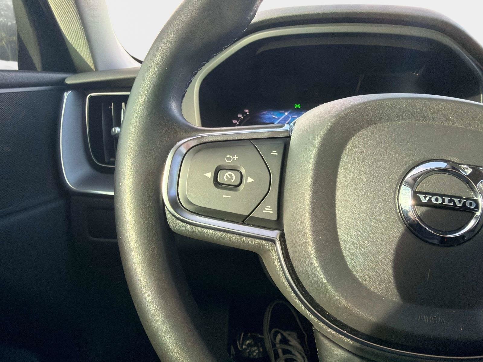 2024 Volvo XC60 Core Dark Theme