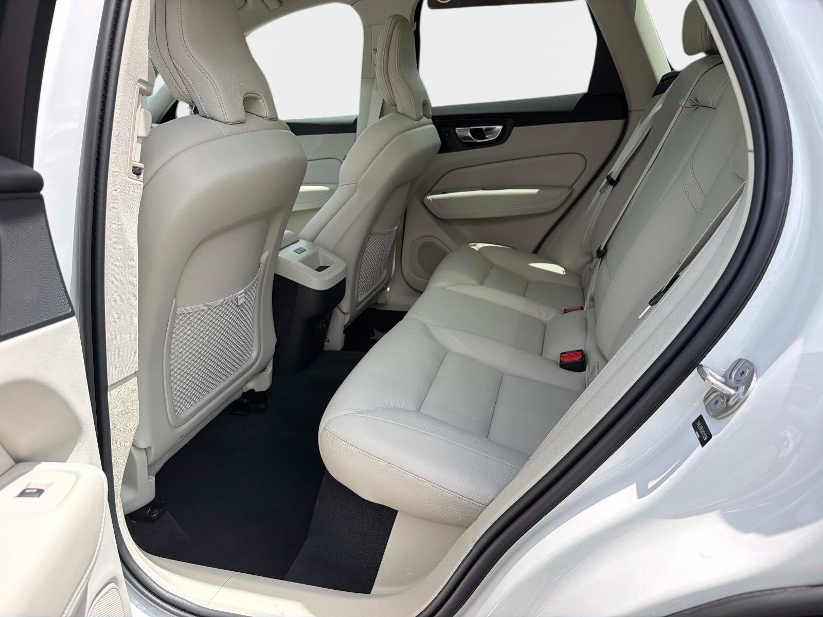 2024 Volvo XC60 Plus Dark Theme