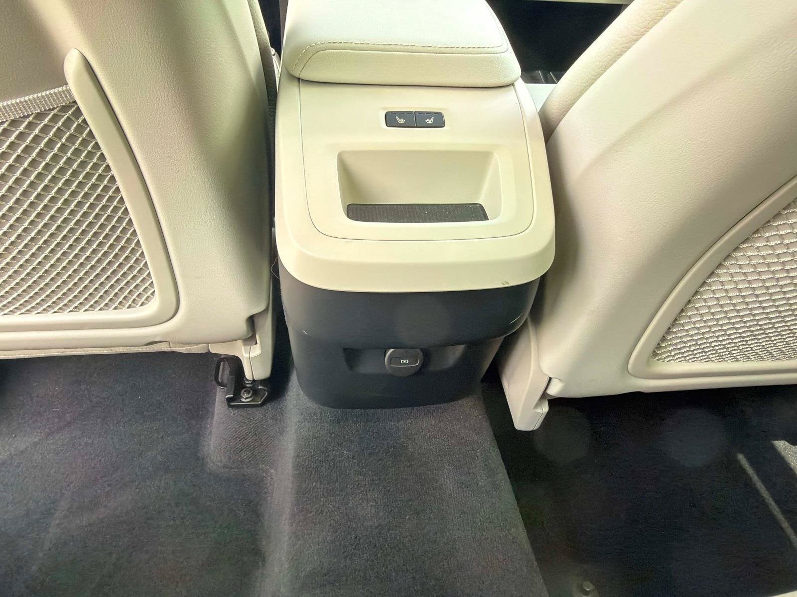 2024 Volvo XC60 Plus Dark Theme