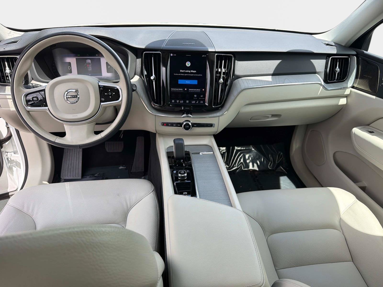 2024 Volvo XC60 Plus Dark Theme