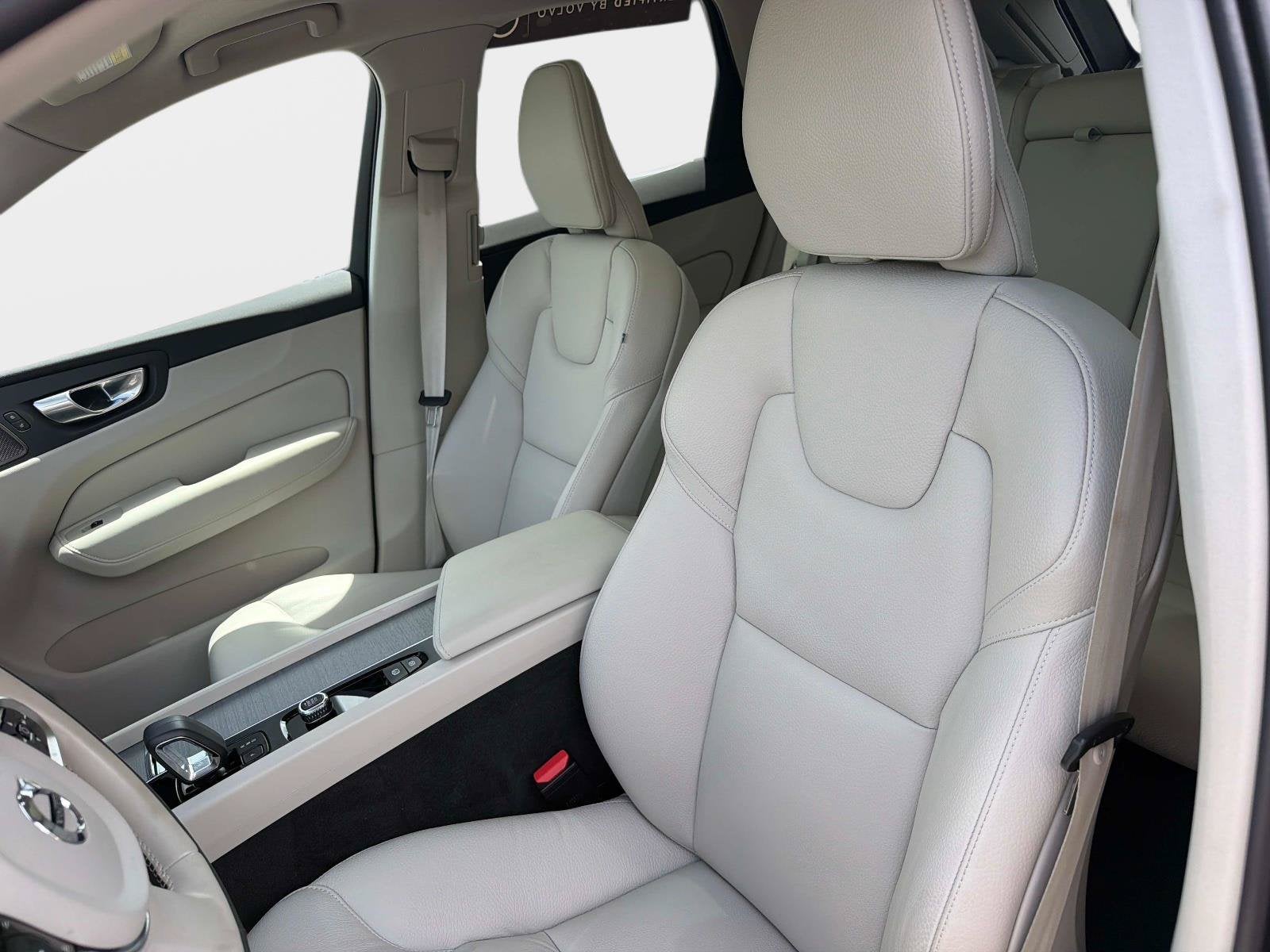 2024 Volvo XC60 Plus Dark Theme