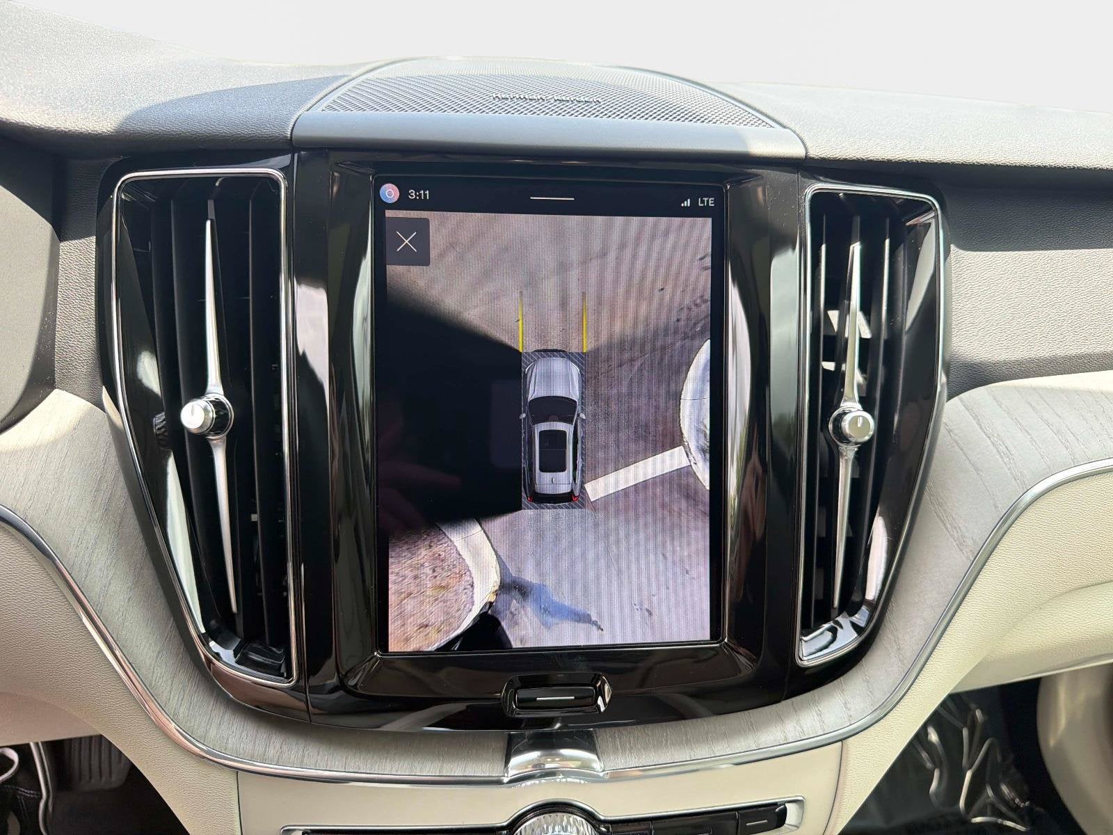 2024 Volvo XC60 Plus Dark Theme