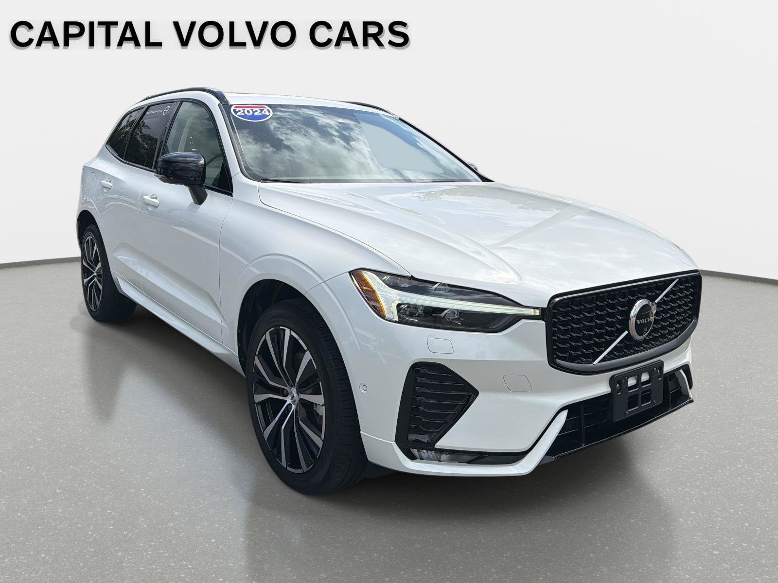 2024 Volvo XC60 Plus Dark Theme
