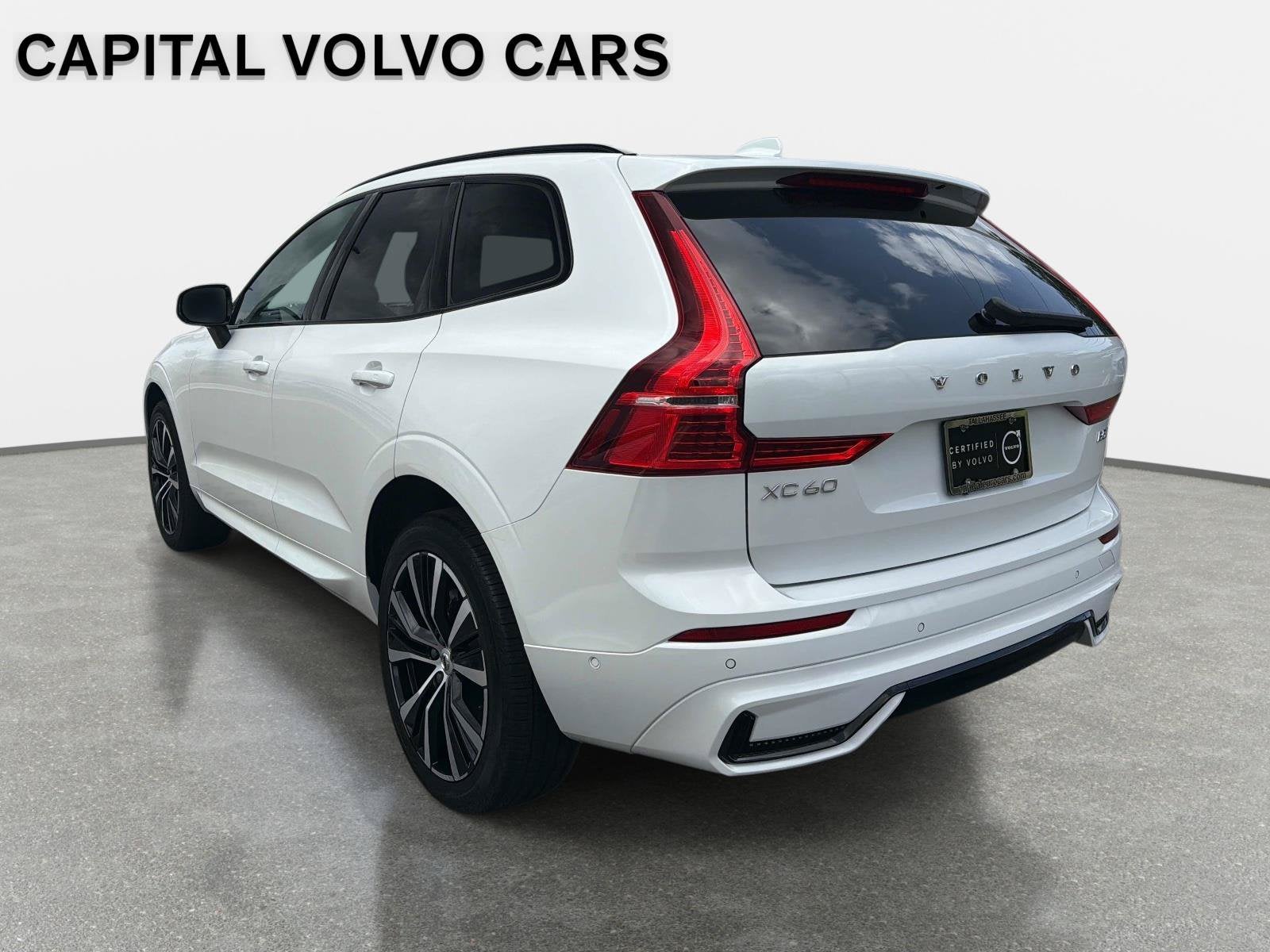 2024 Volvo XC60 Plus Dark Theme