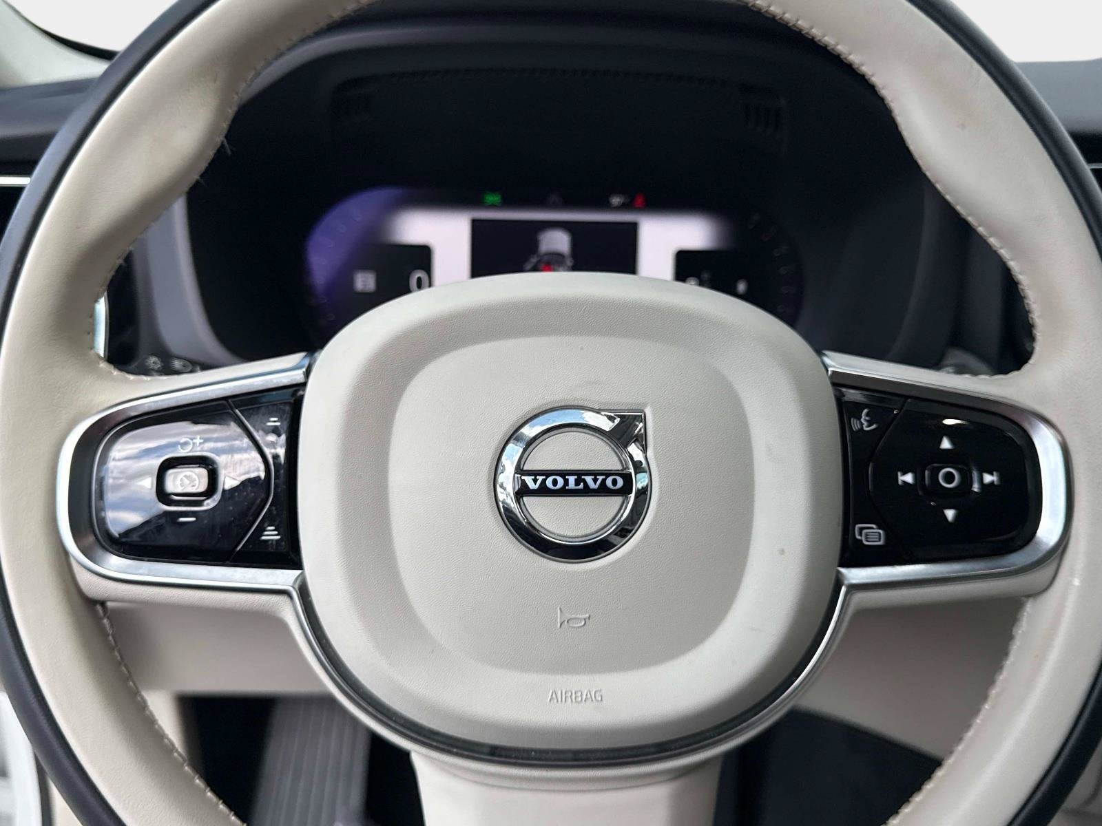 2024 Volvo XC60 Plus Dark Theme