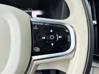 2024 Volvo XC60 Plus Dark Theme