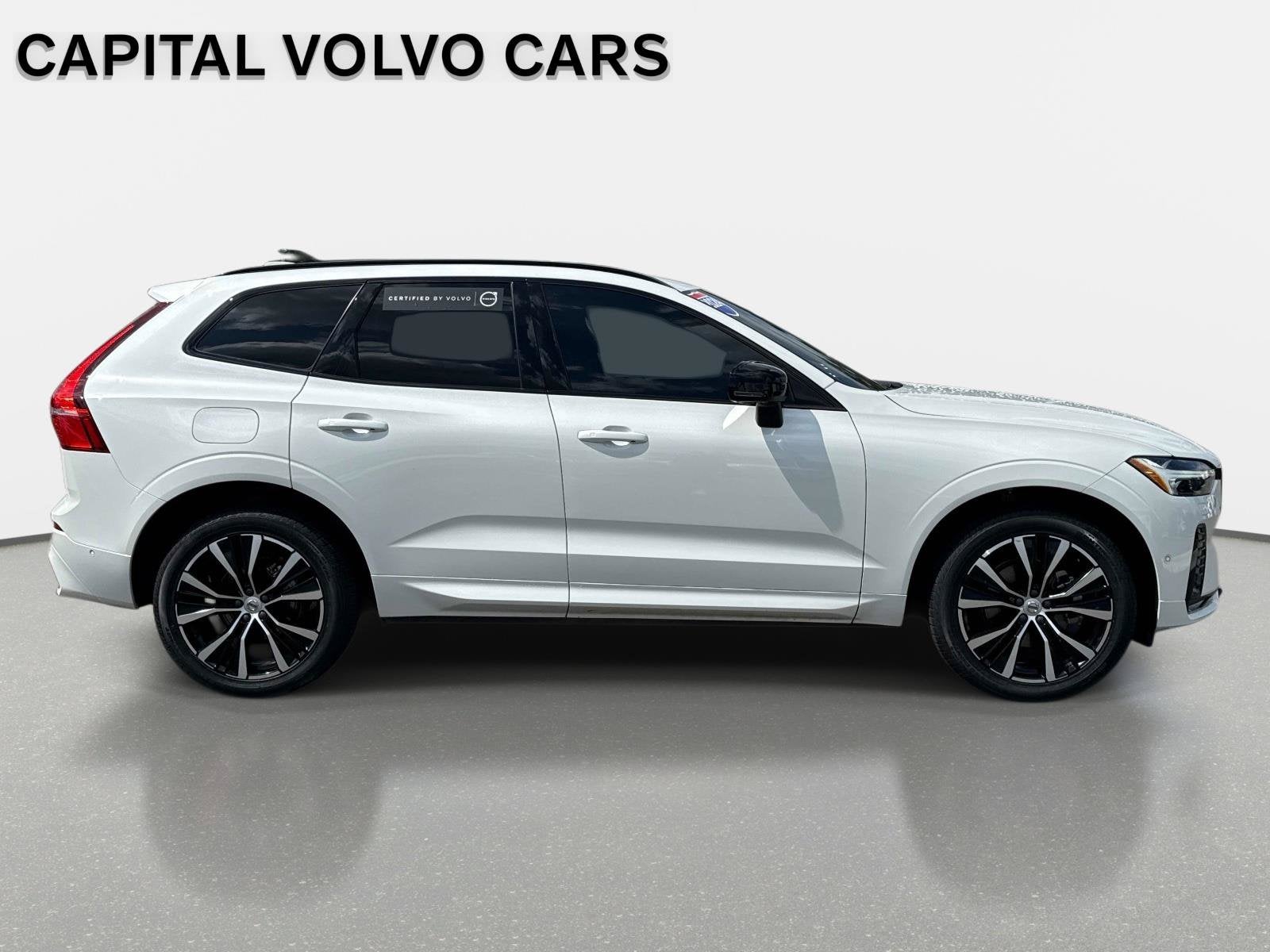 2024 Volvo XC60 Plus Dark Theme