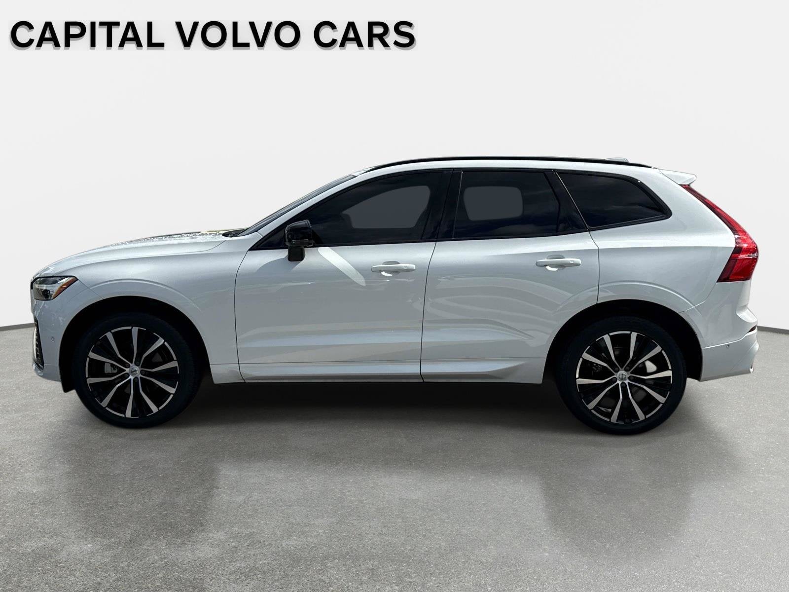 2024 Volvo XC60 Plus Dark Theme