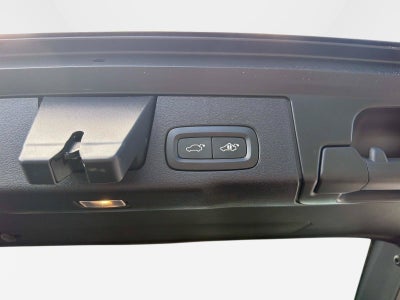 2024 Volvo XC60 Plus Dark Theme