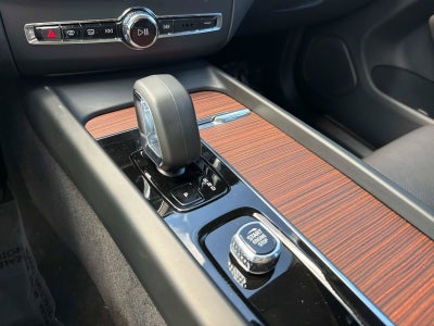 2024 Volvo XC60 Plus Dark Theme