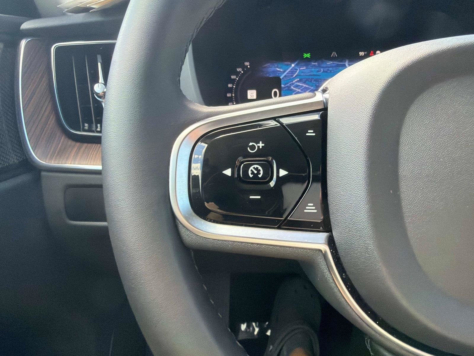 2024 Volvo XC60 Plus Dark Theme