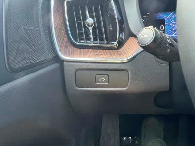 2024 Volvo XC60 Plus Dark Theme