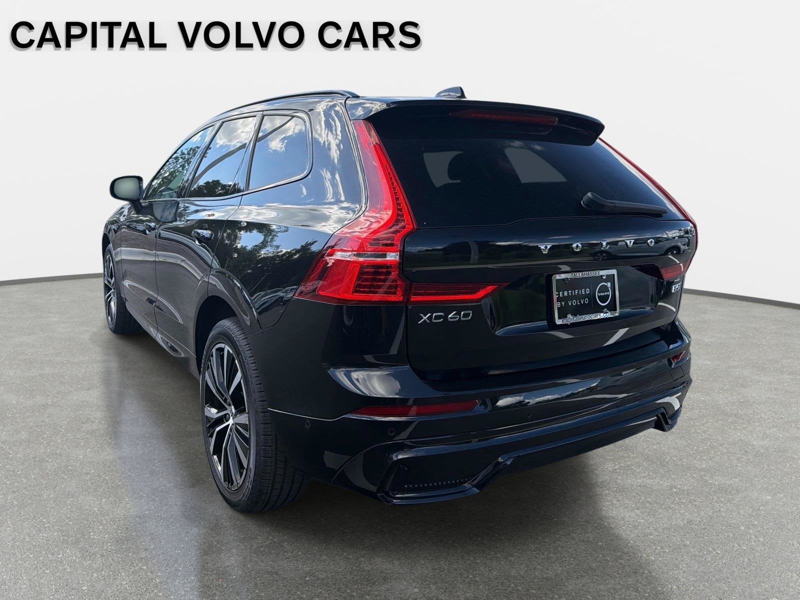 2024 Volvo XC60 Plus Dark Theme