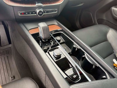 2024 Volvo XC60 Plus Dark Theme