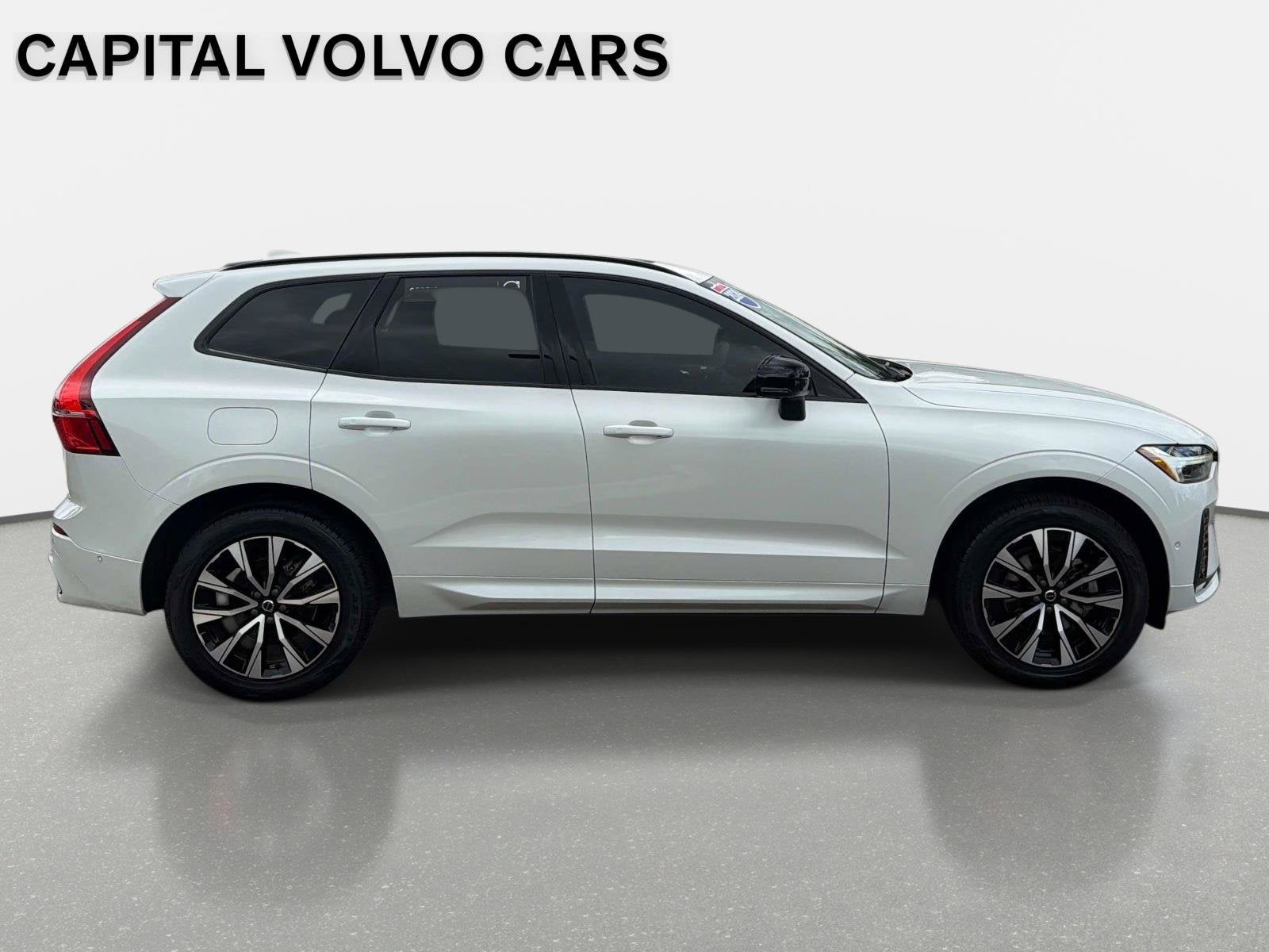 2024 Volvo XC60 Plus Dark Theme