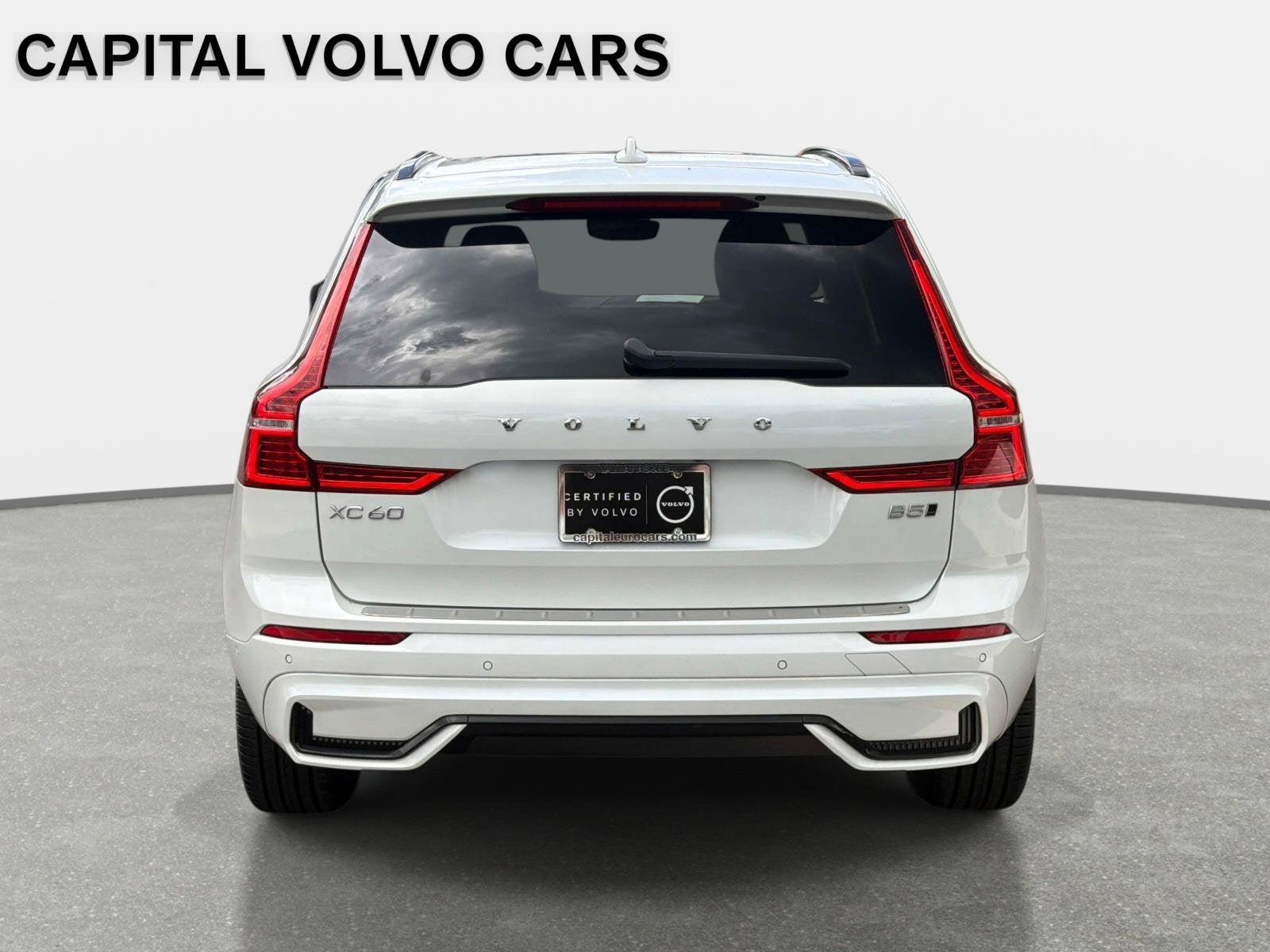 2024 Volvo XC60 Plus Dark Theme