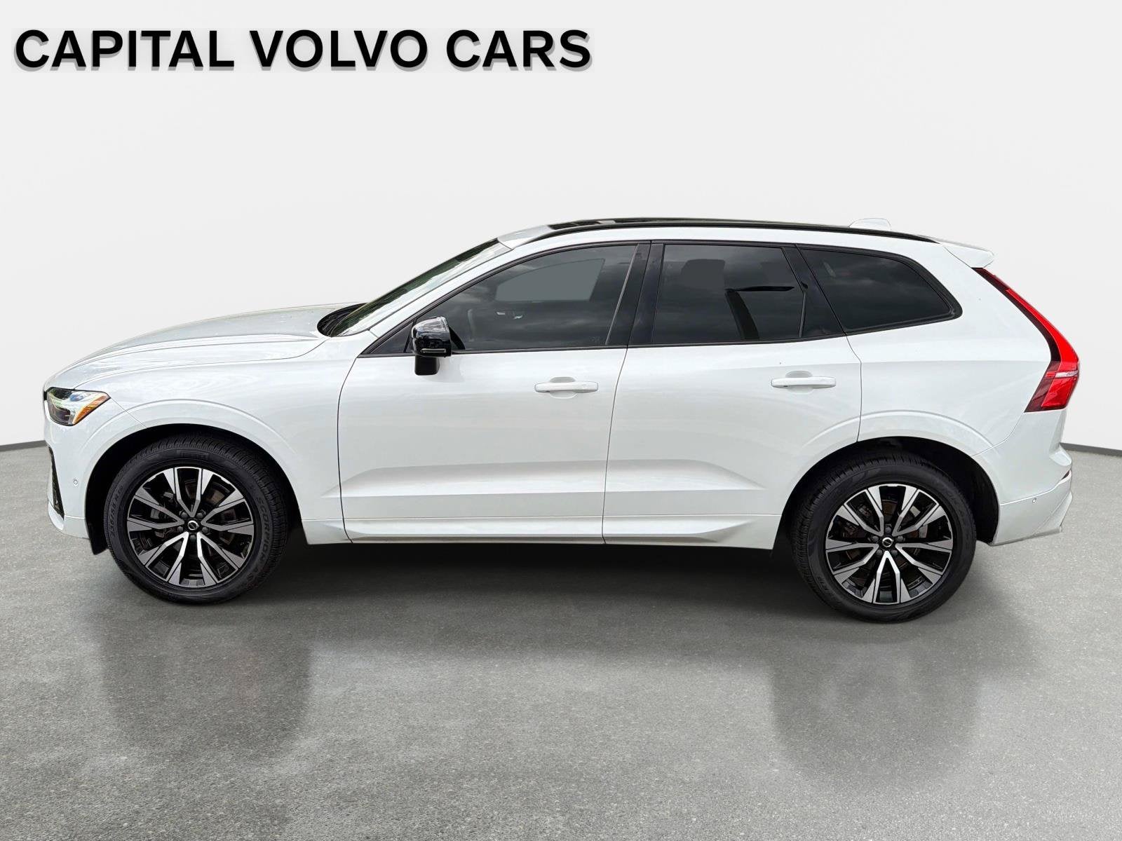 2024 Volvo XC60 Plus Dark Theme