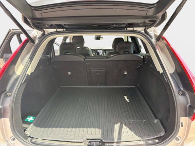 2024 Volvo XC60 Plus Dark Theme