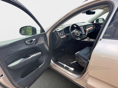 2024 Volvo XC60 Plus Dark Theme
