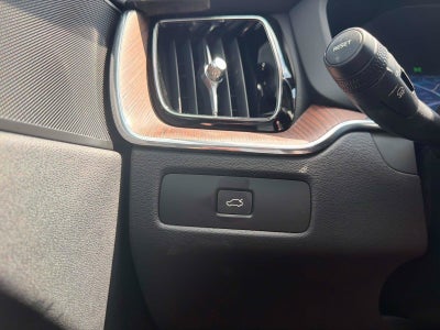 2024 Volvo XC60 Plus Dark Theme