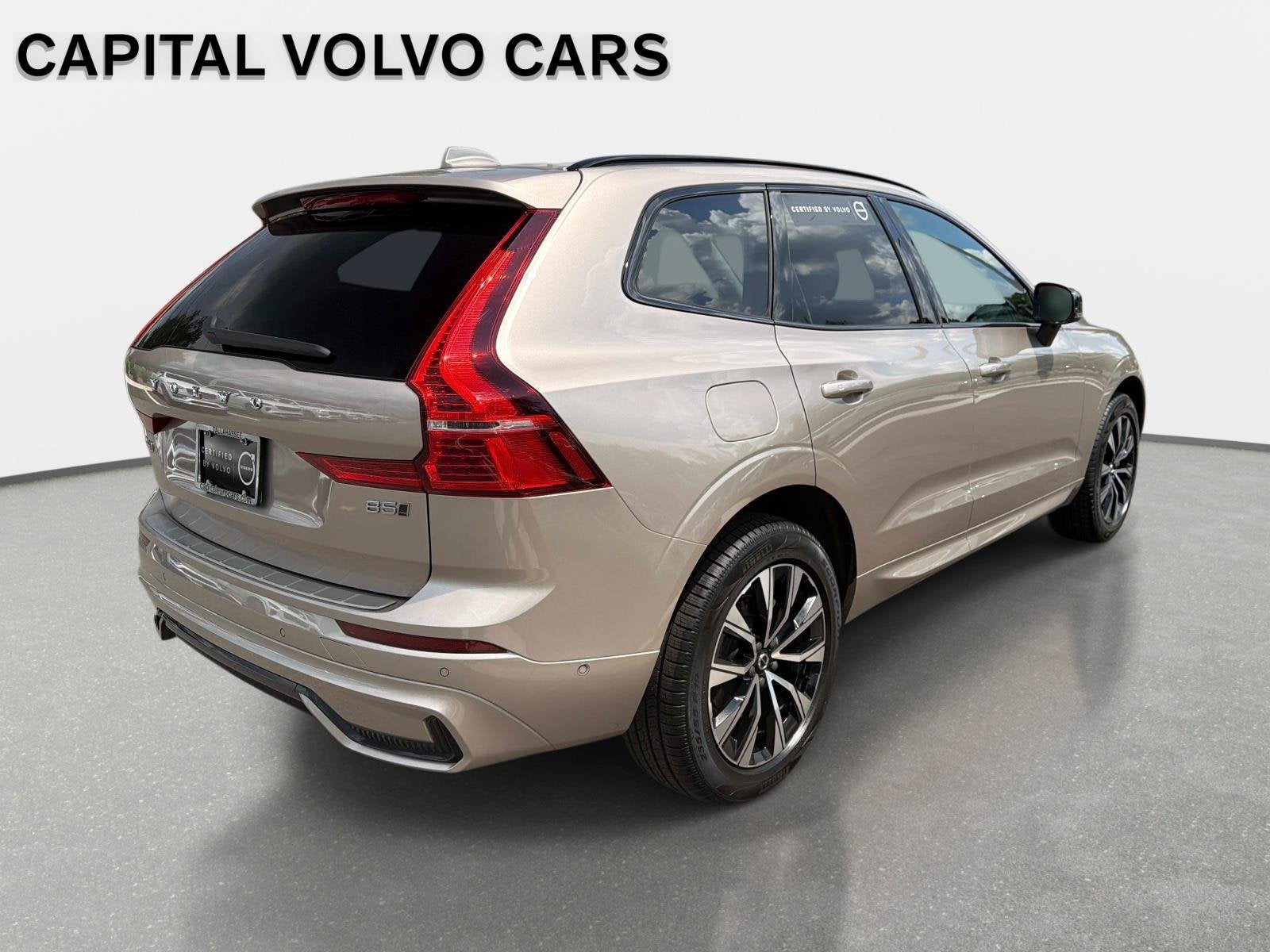 2024 Volvo XC60 Plus Dark Theme