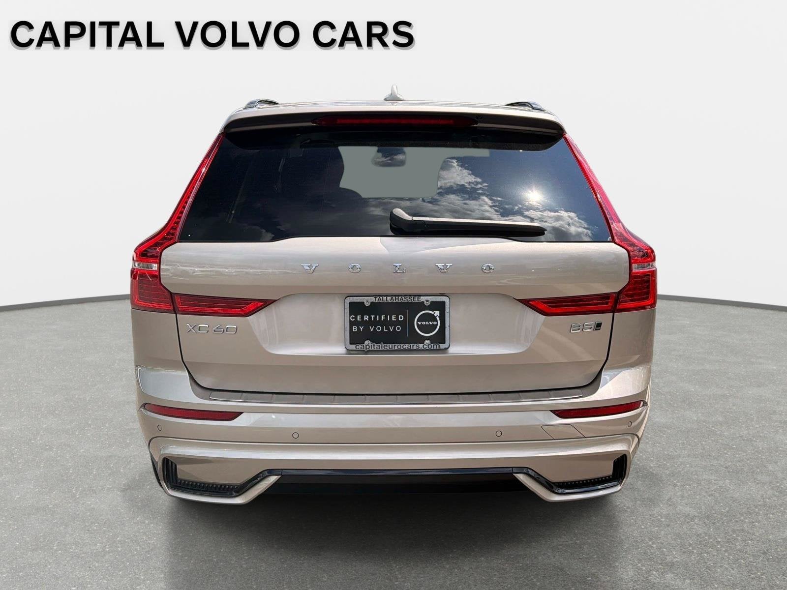 2024 Volvo XC60 Plus Dark Theme