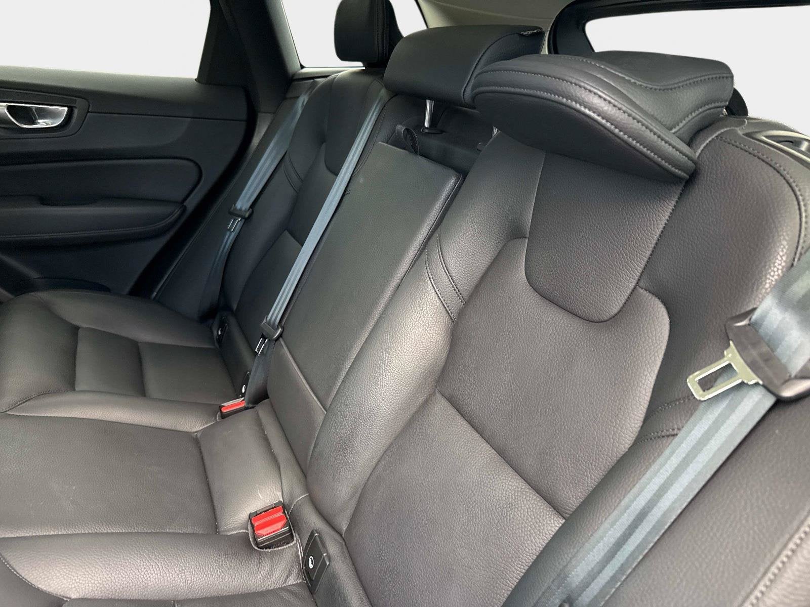 2024 Volvo XC60 Plus Dark Theme