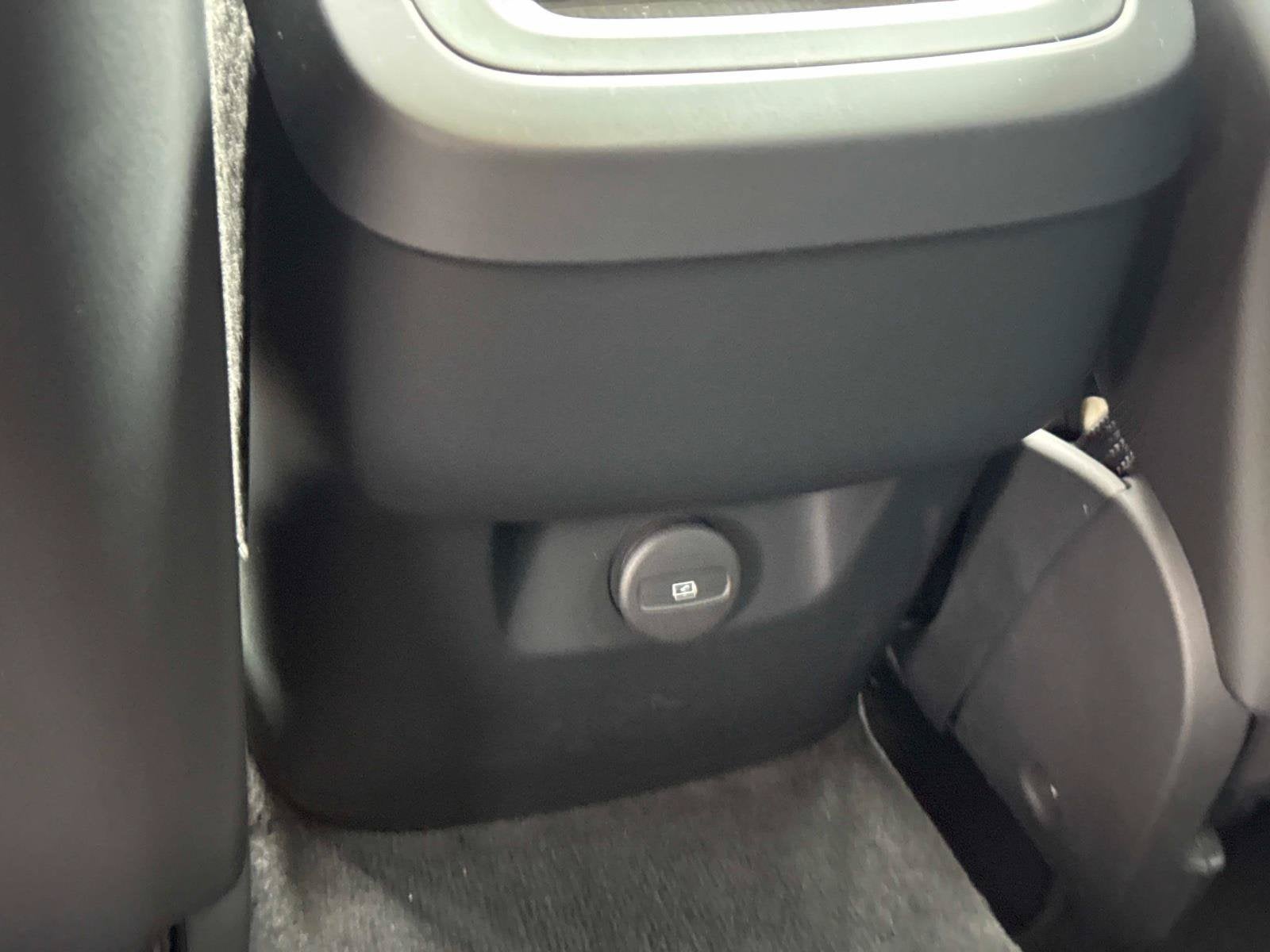 2024 Volvo XC60 Plus Dark Theme