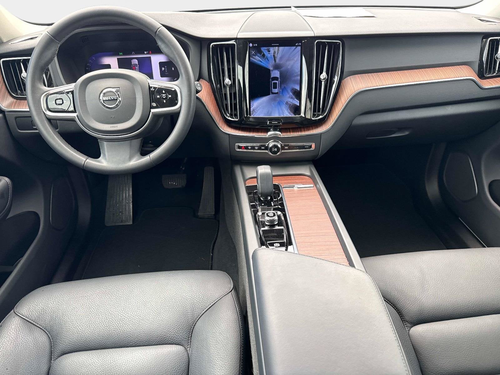 2024 Volvo XC60 Plus Dark Theme
