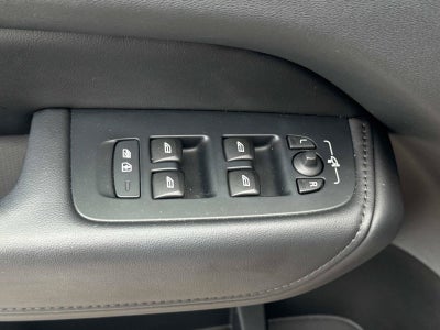 2024 Volvo XC60 Plus Dark Theme