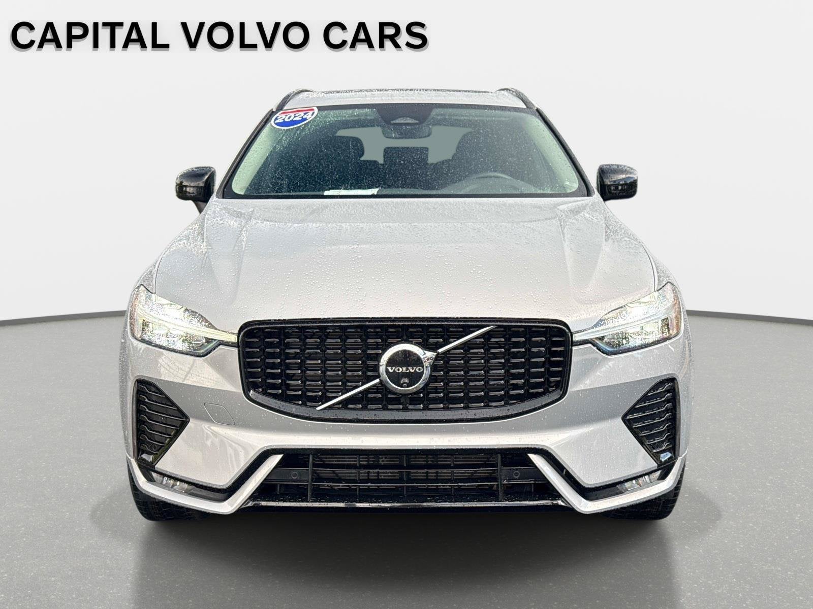 2024 Volvo XC60 Plus Dark Theme