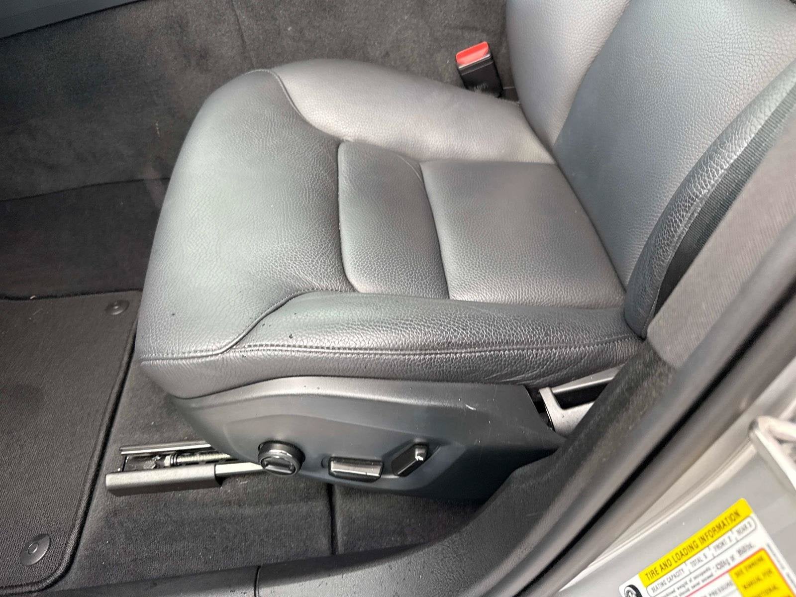 2024 Volvo XC60 Plus Dark Theme