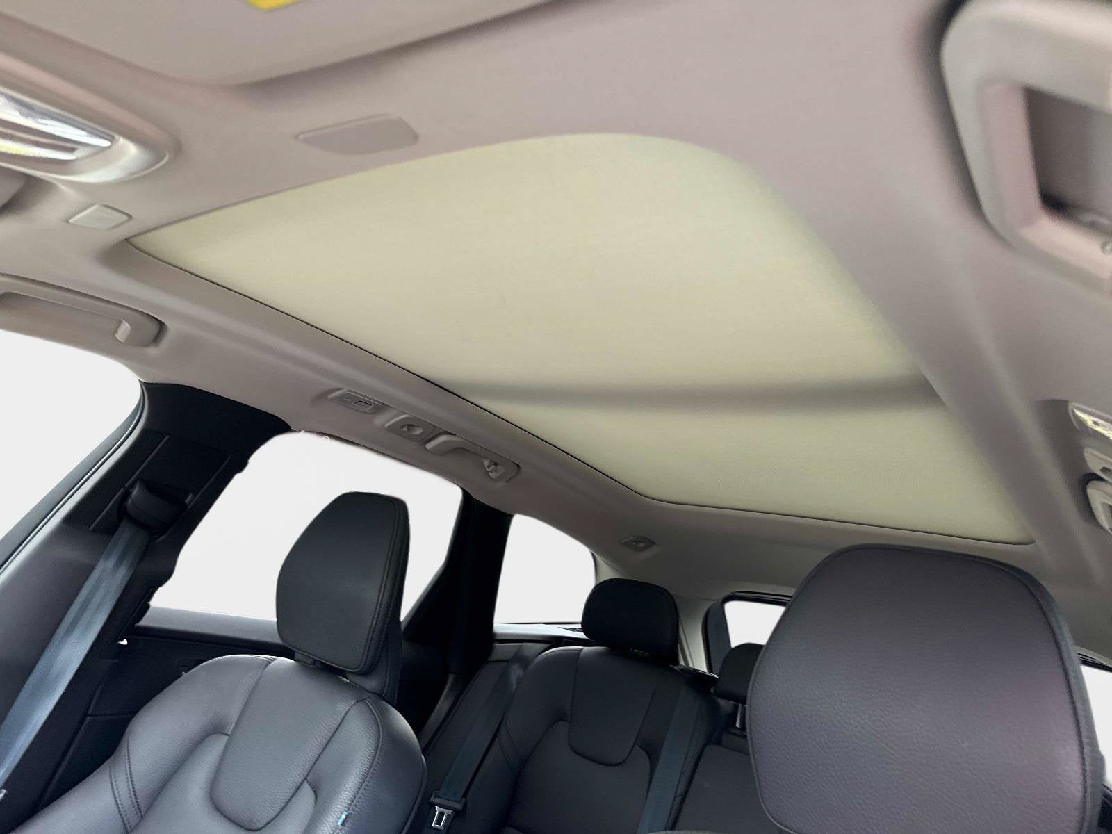 2024 Volvo XC60 Plus Dark Theme
