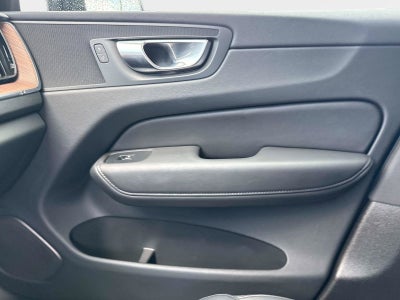 2024 Volvo XC60 Plus Dark Theme