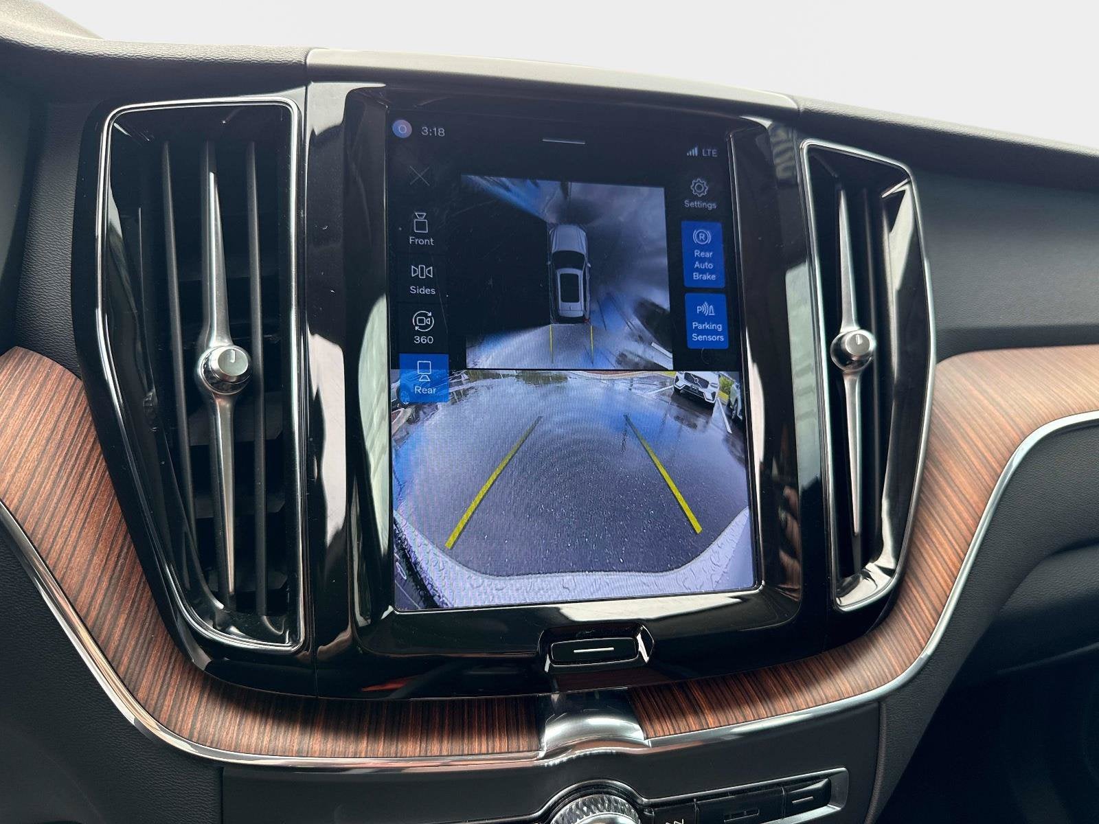 2024 Volvo XC60 Plus Dark Theme