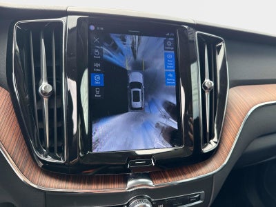 2024 Volvo XC60 Plus Dark Theme