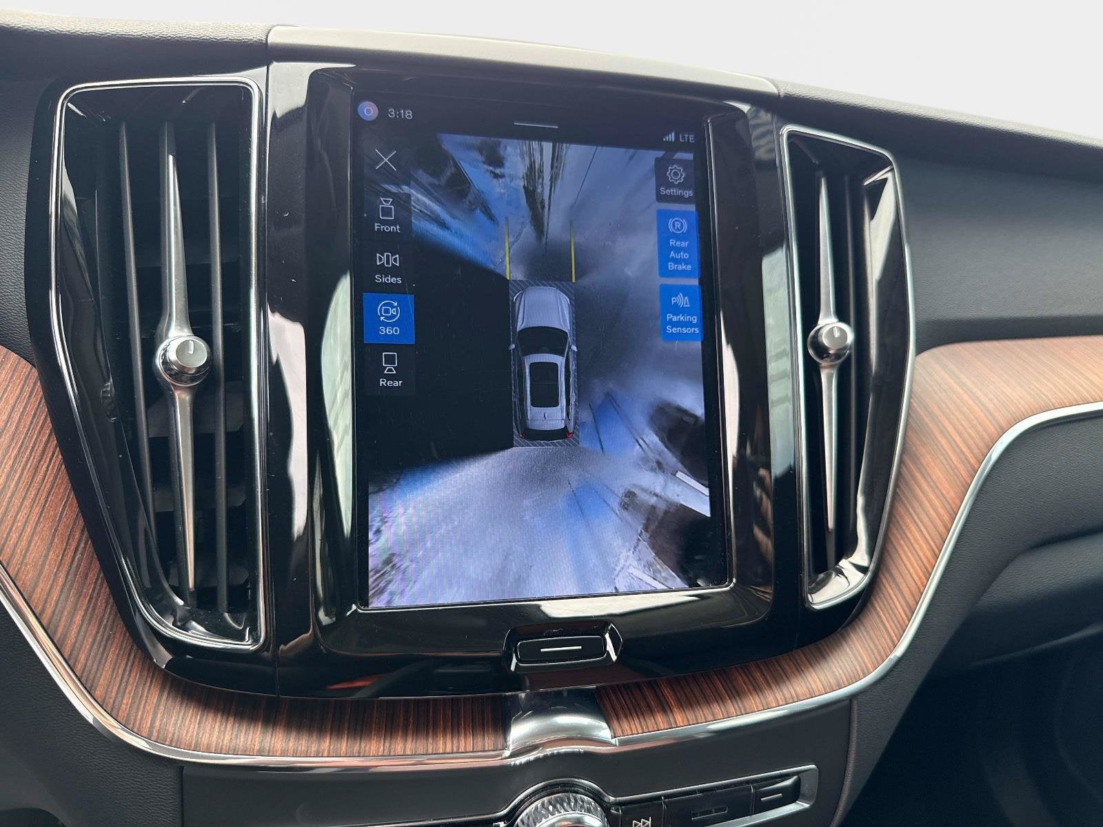 2024 Volvo XC60 Plus Dark Theme
