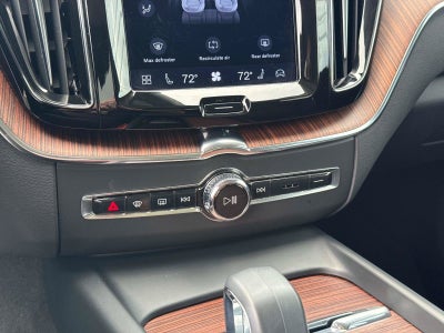 2024 Volvo XC60 Plus Dark Theme