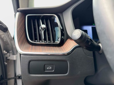 2024 Volvo XC60 Plus Dark Theme